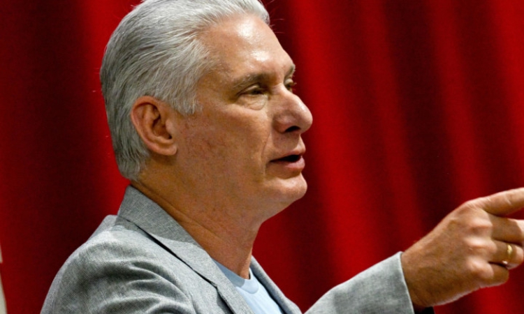 Президентът на Куба отхвърли оставка под американски натиск